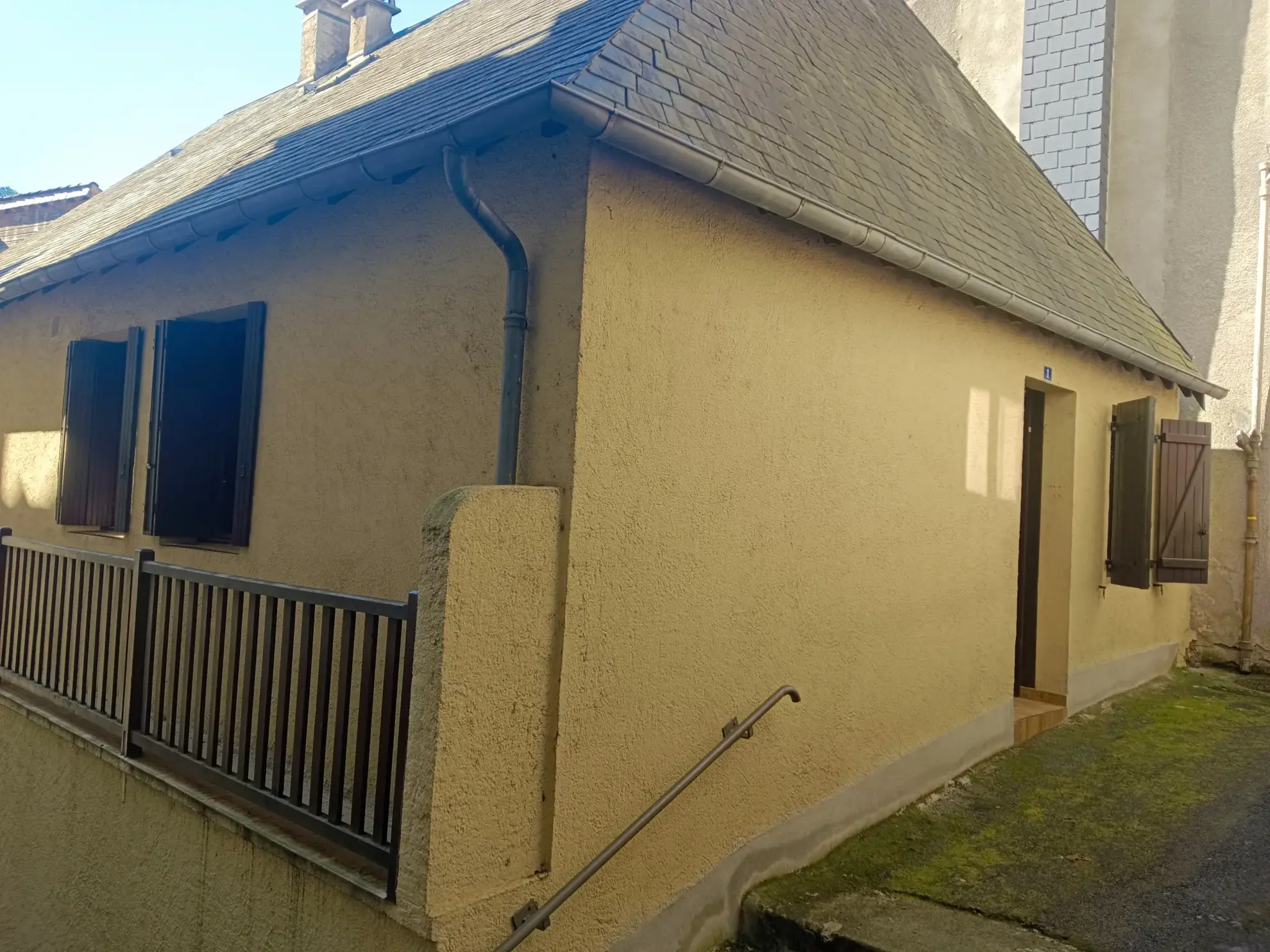 Maison de ville à vendre à Tulle avec cave et combles aménageables 