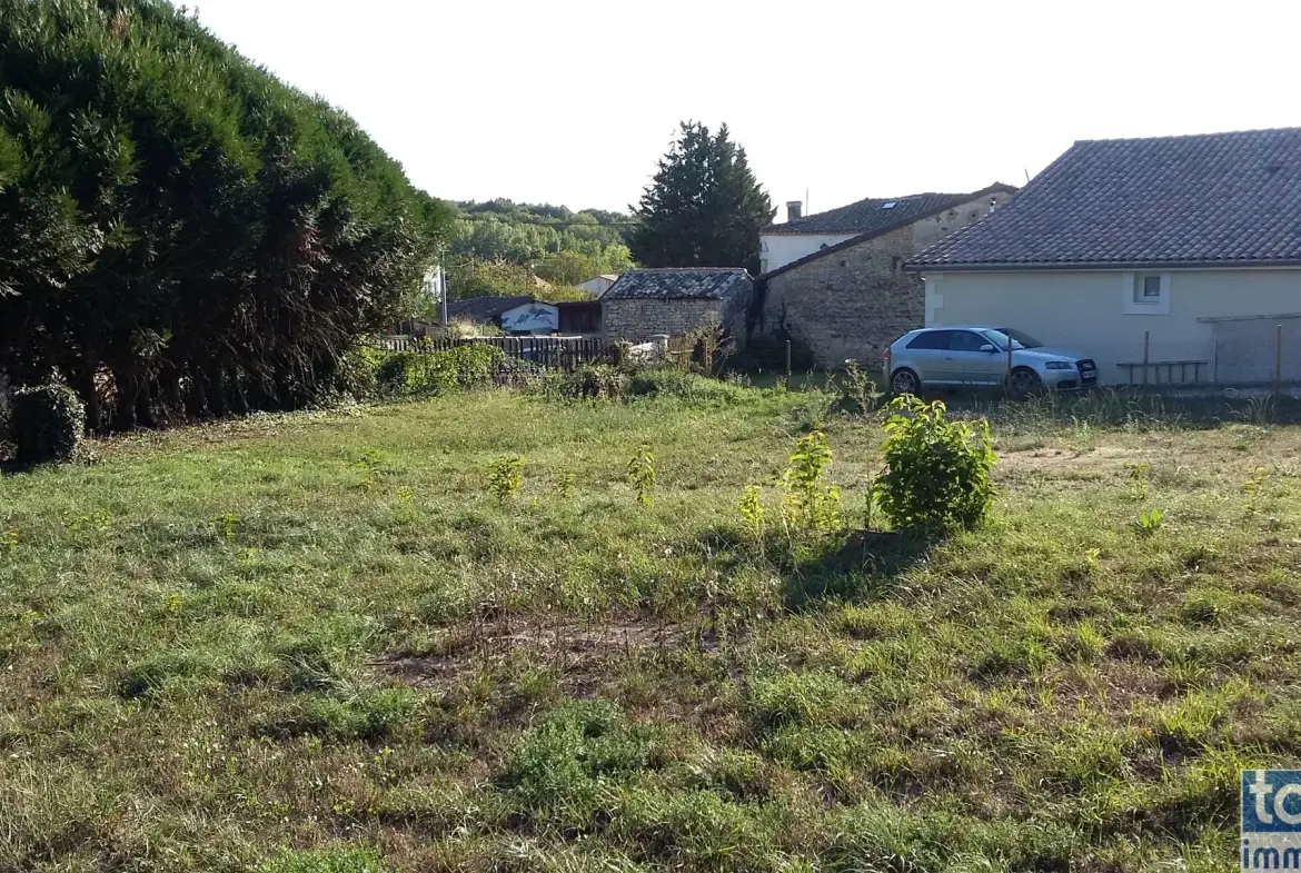 Terrain constructible de 827 m² à Garat, proche Soyaux, idéal pour une maison de plain-pied 
