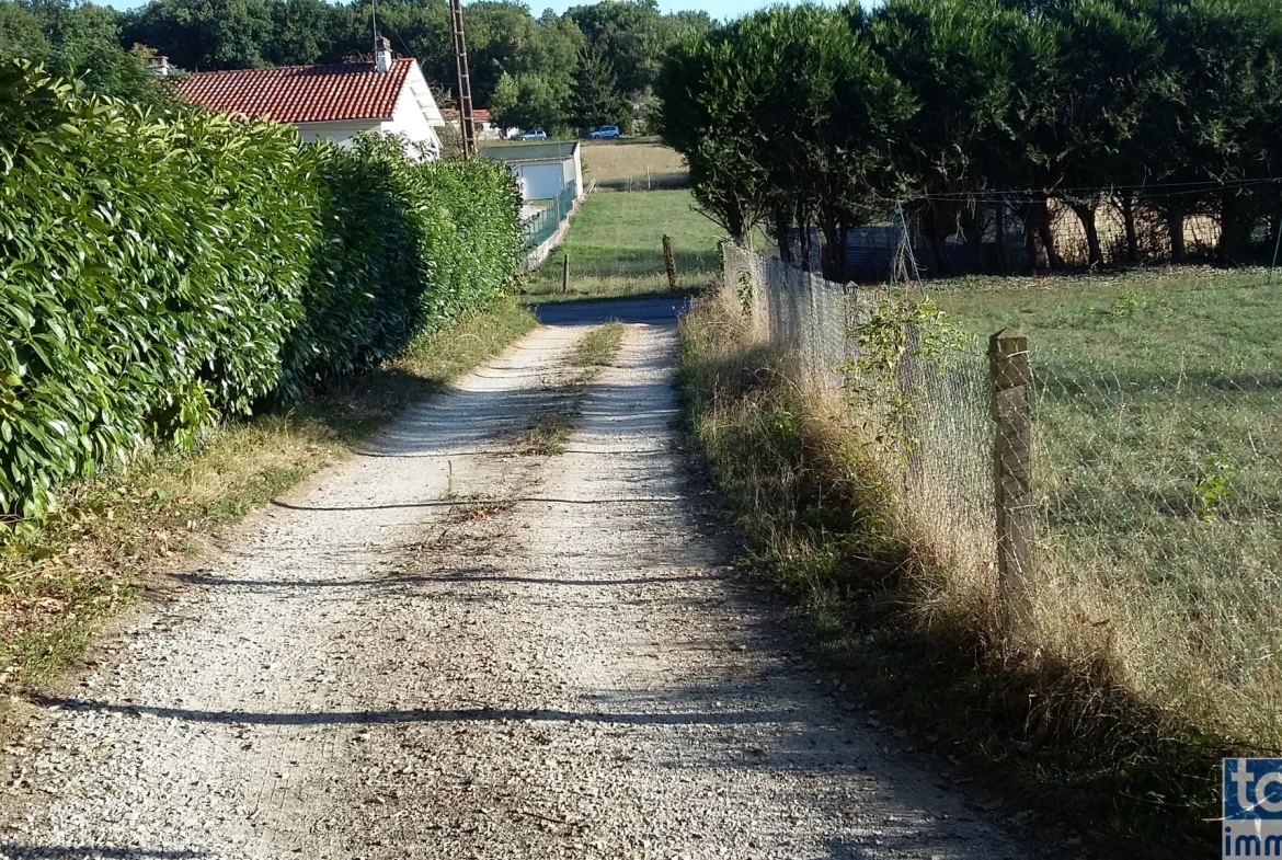 Terrain constructible de 827 m² à Garat, proche Soyaux, idéal pour une maison de plain-pied 