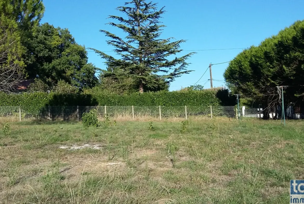 Terrain constructible de 827 m² à Garat, proche Soyaux, idéal pour une maison de plain-pied 