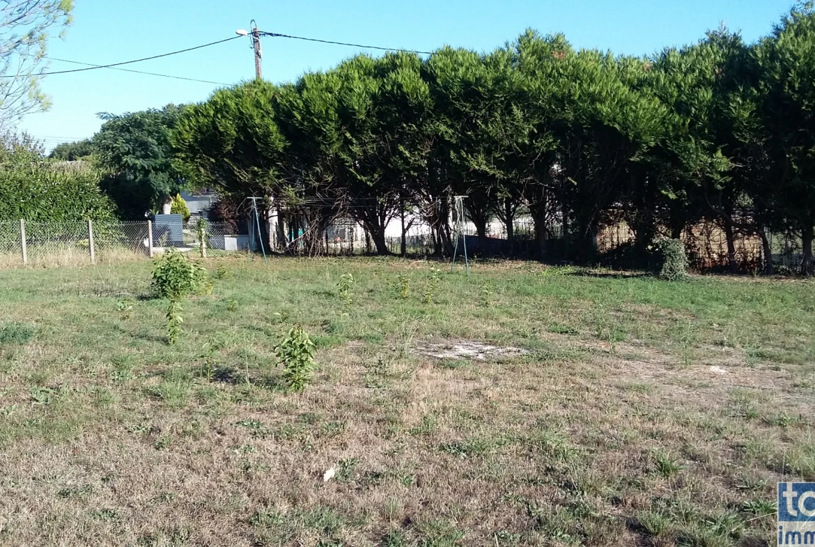 Terrain constructible de 827 m² à Garat, proche Soyaux, idéal pour une maison de plain-pied 