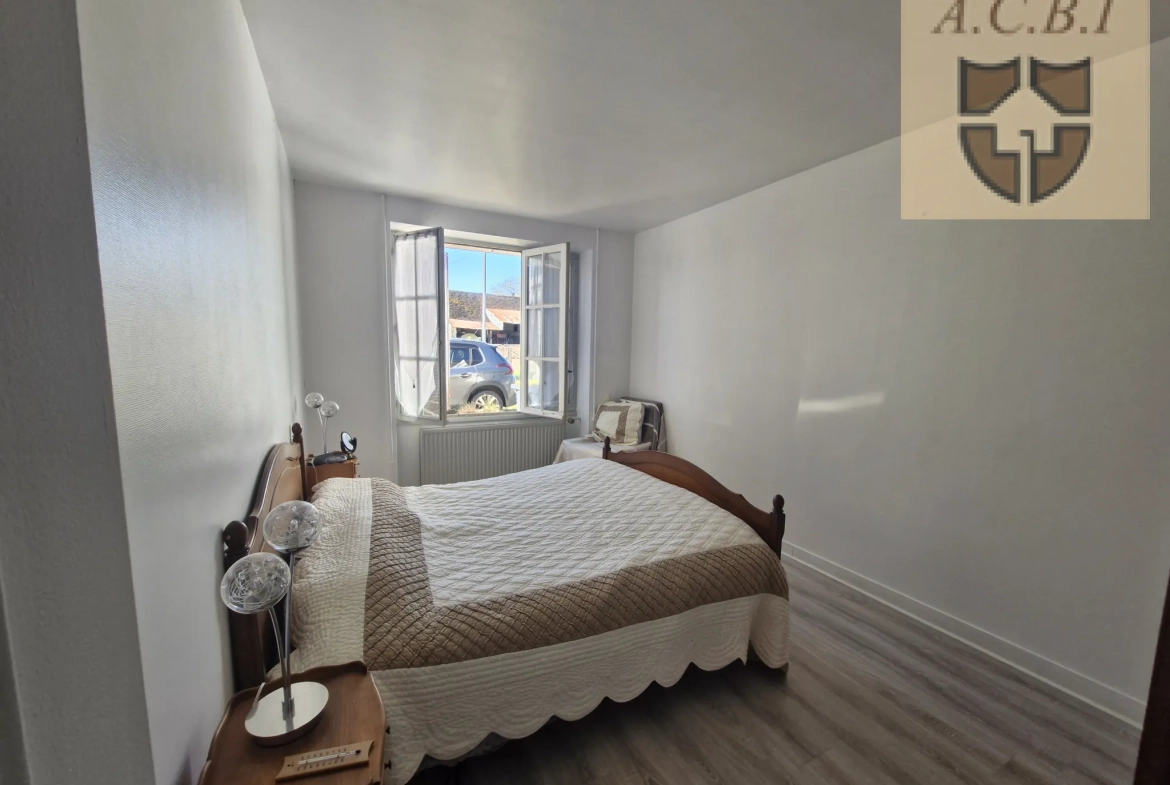 Maison de plain-pied à vendre à Ouzouer le Doyen, 67 m², terrain arboré 