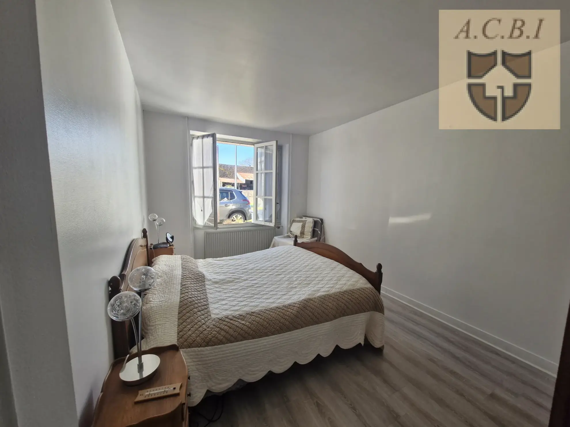 Maison de plain-pied à vendre à Ouzouer le Doyen, 67 m², terrain arboré 