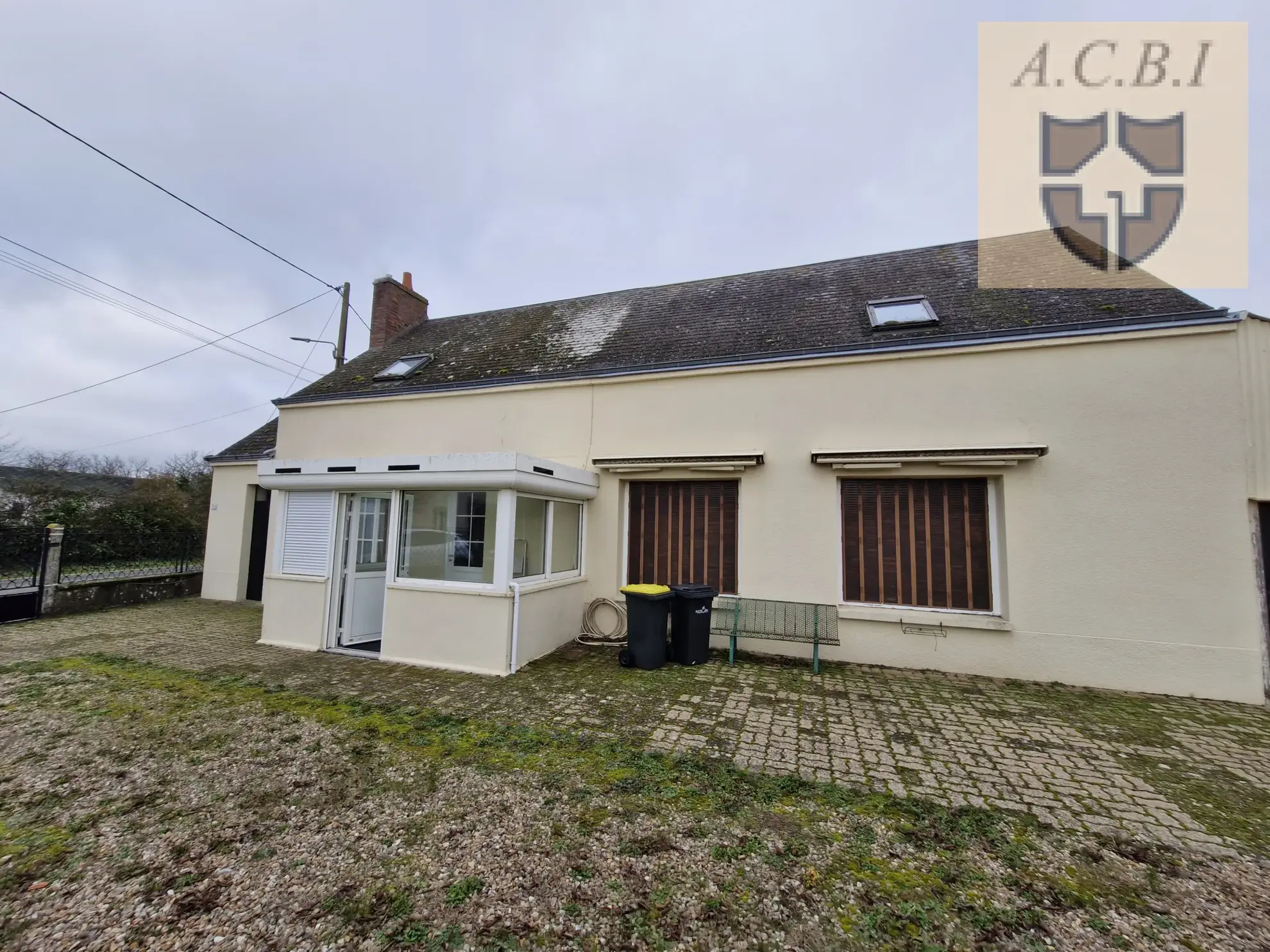 Maison de plain-pied à vendre à Ouzouer le Doyen, 67 m², terrain arboré 
