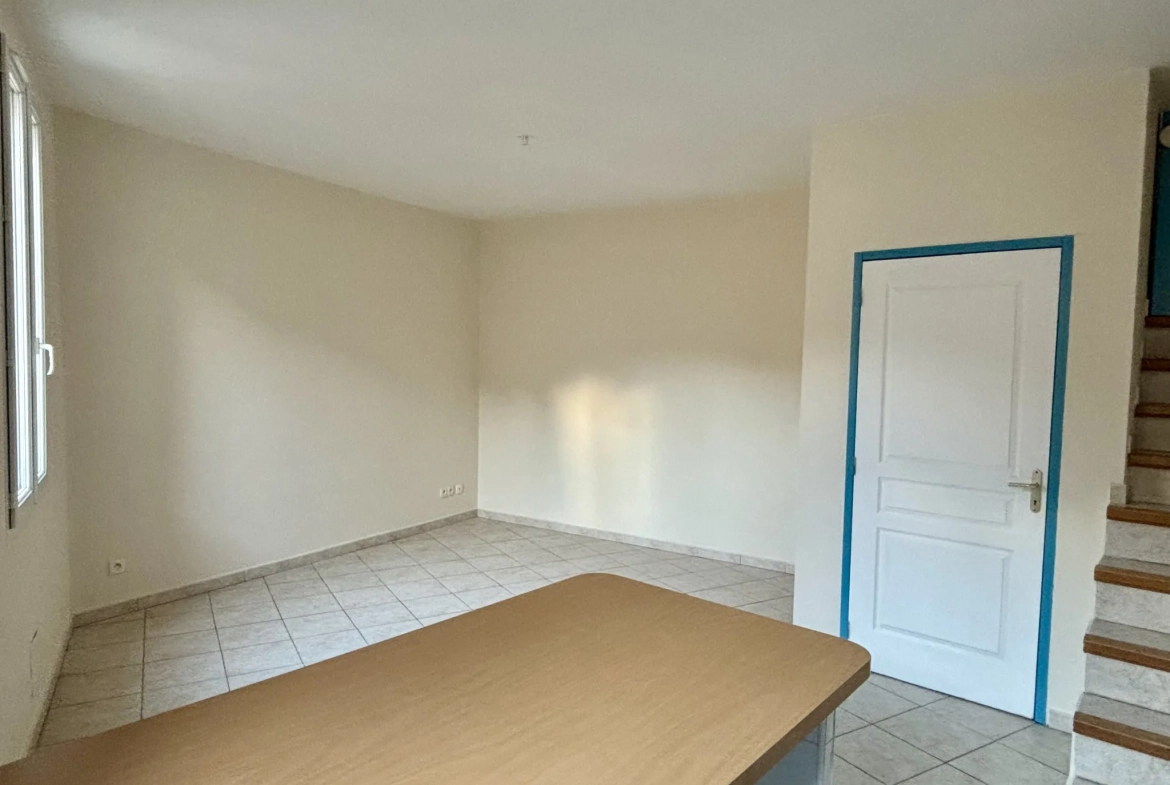Maison de village de 3 pièces avec garage à Vias — Idéale pour résidence ou pied-à-terre 