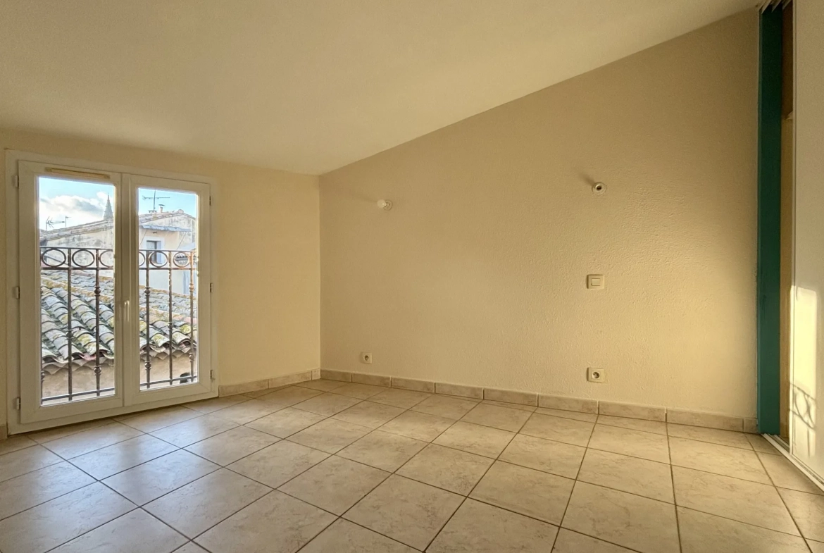 Maison de village de 3 pièces avec garage à Vias — Idéale pour résidence ou pied-à-terre 