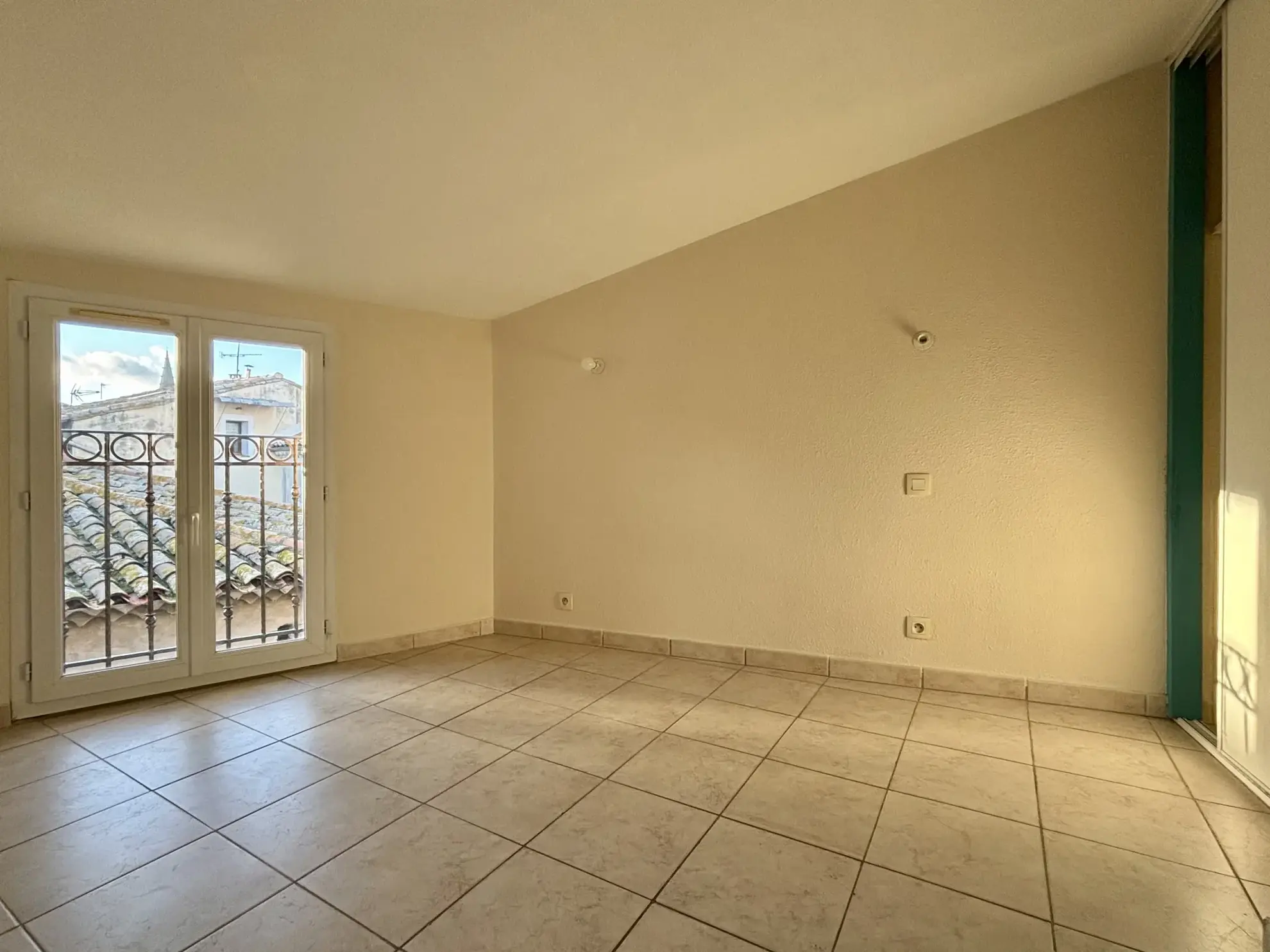 Maison de village de 3 pièces avec garage à Vias — Idéale pour résidence ou pied-à-terre 