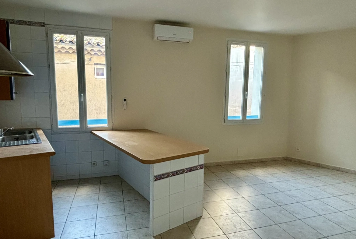 Maison de village de 3 pièces avec garage à Vias — Idéale pour résidence ou pied-à-terre 