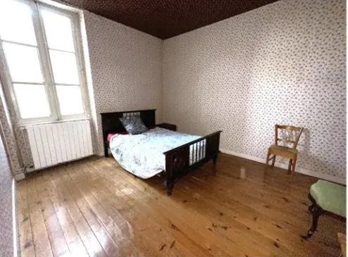 Maison T5 à vendre à Saint-Amant-De-Boixe - 90 000 € 