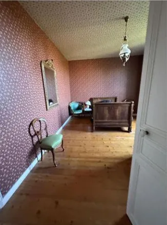 Maison T5 à vendre à Saint-Amant-De-Boixe - 90 000 € 