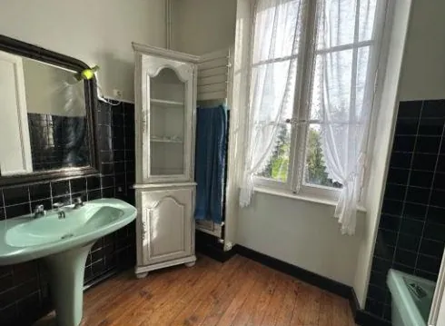 Maison T5 à vendre à Saint-Amant-De-Boixe - 90 000 € 