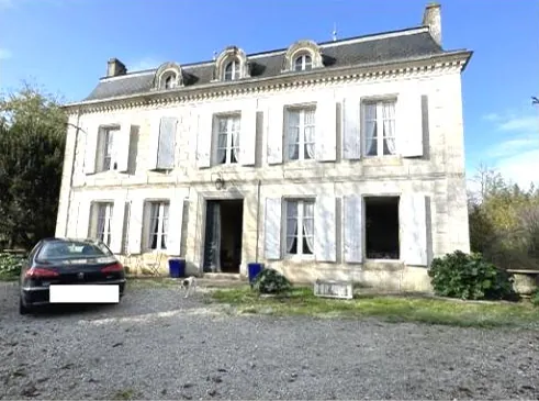 Maison T5 à vendre à Saint-Amant-De-Boixe - 90 000 € 