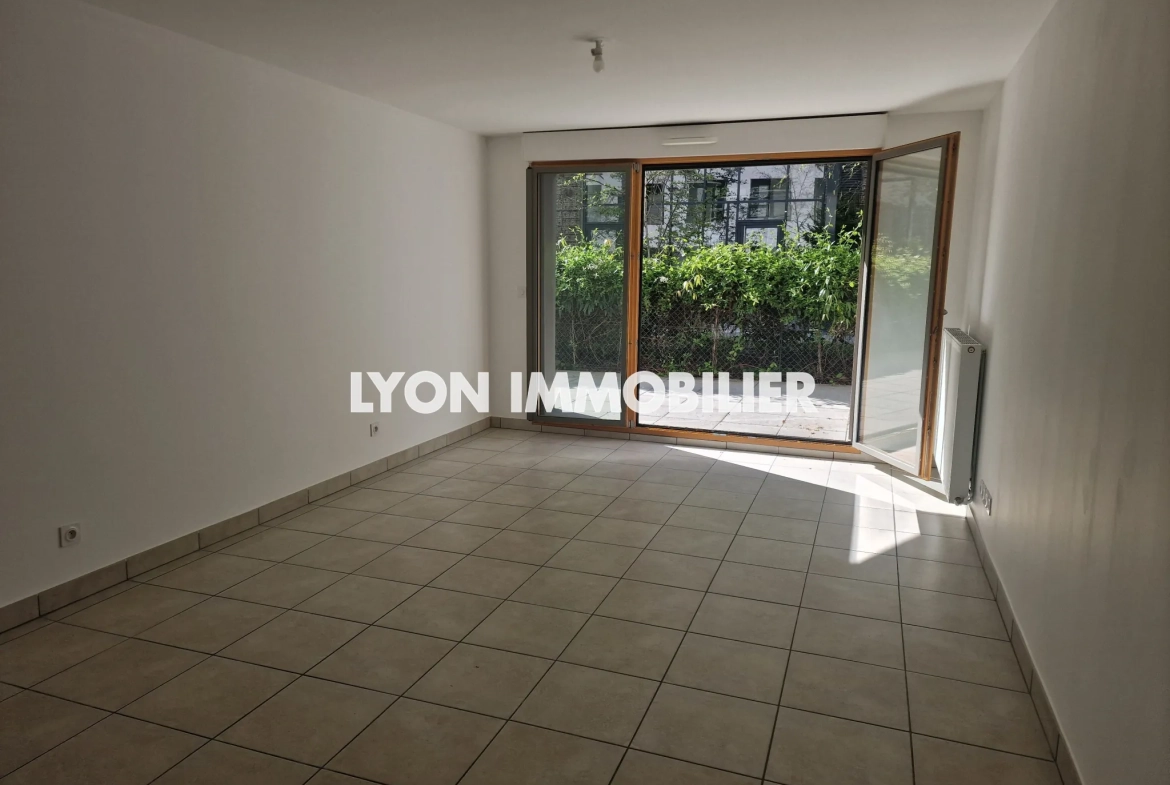 A vendre appartement T3 avec jardin et garage dans le 8e Lyon, résidence récente 