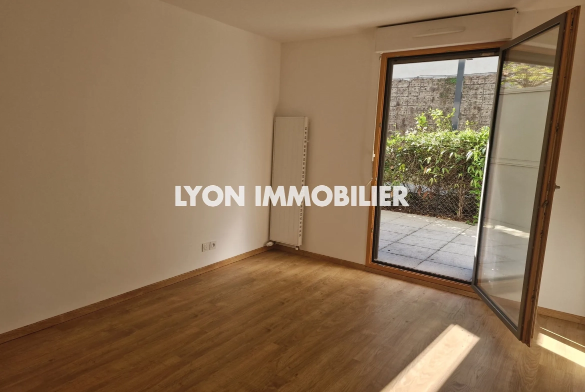 A vendre appartement T3 avec jardin et garage dans le 8e Lyon, résidence récente 