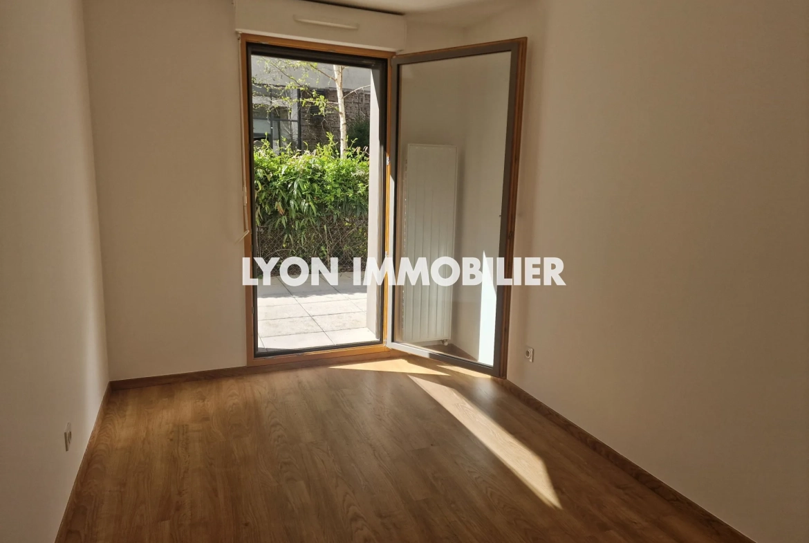 A vendre appartement T3 avec jardin et garage dans le 8e Lyon, résidence récente 