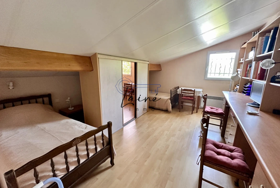 Maison lumineuse de 140 m² avec terrain arboré à Bergerac 