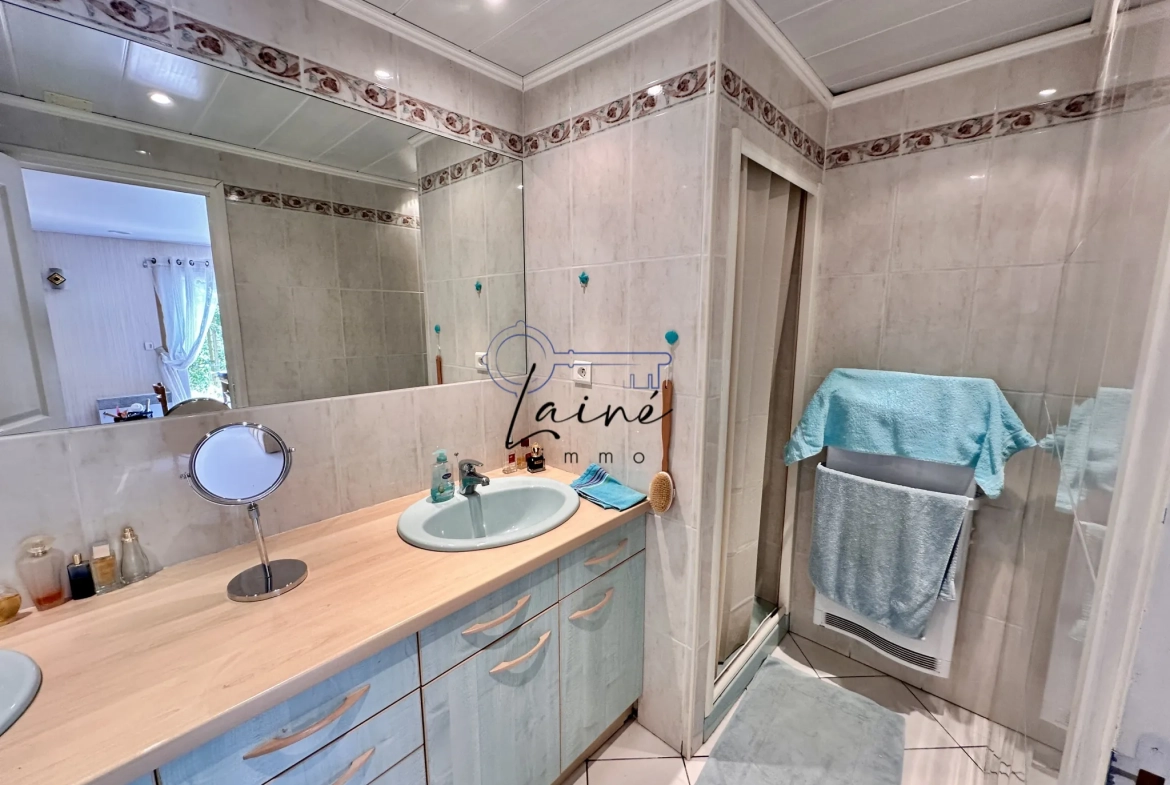 Maison lumineuse de 140 m² avec terrain arboré à Bergerac 