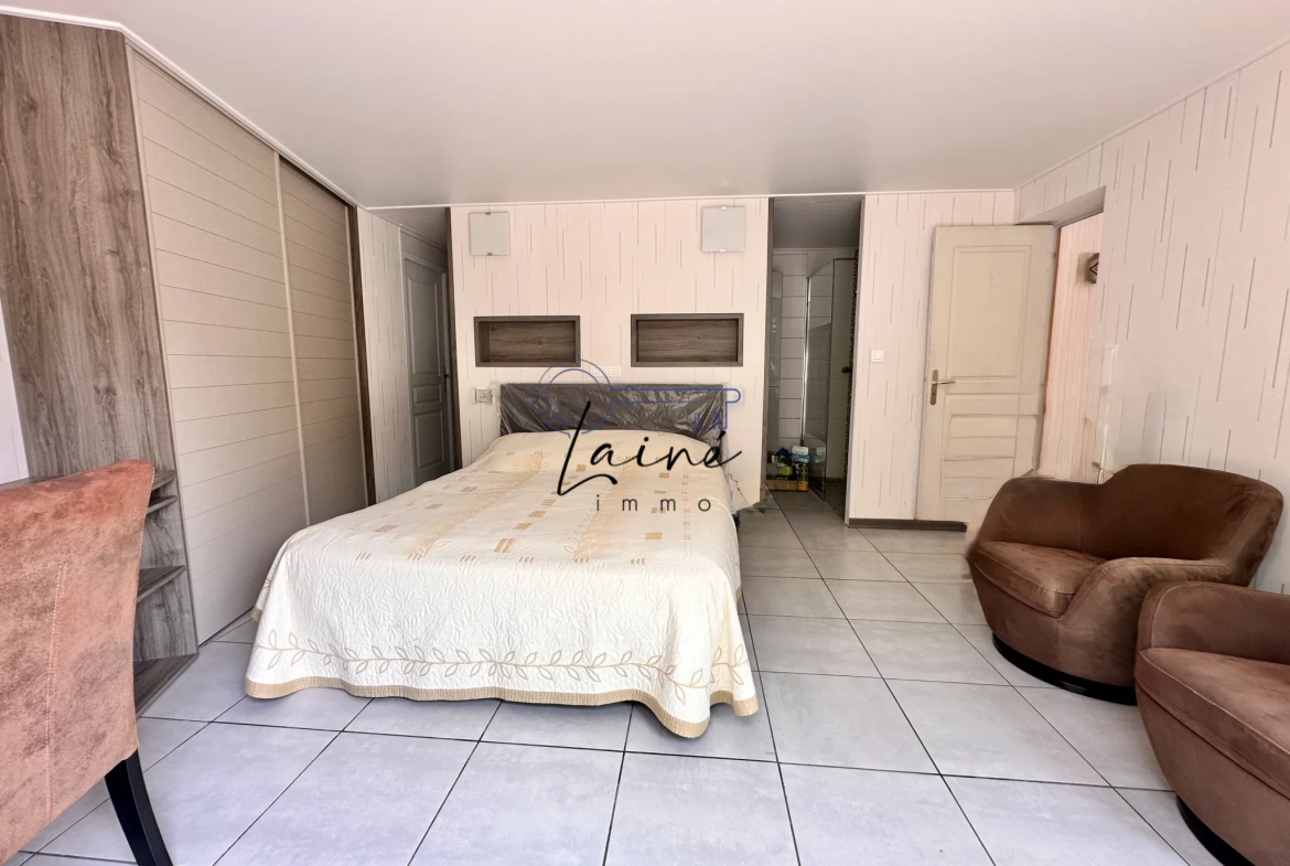 Maison lumineuse de 140 m² avec terrain arboré à Bergerac 