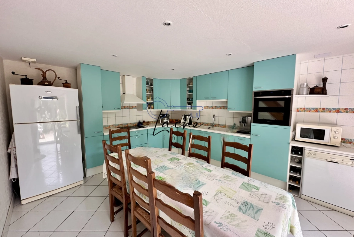 Maison lumineuse de 140 m² avec terrain arboré à Bergerac 