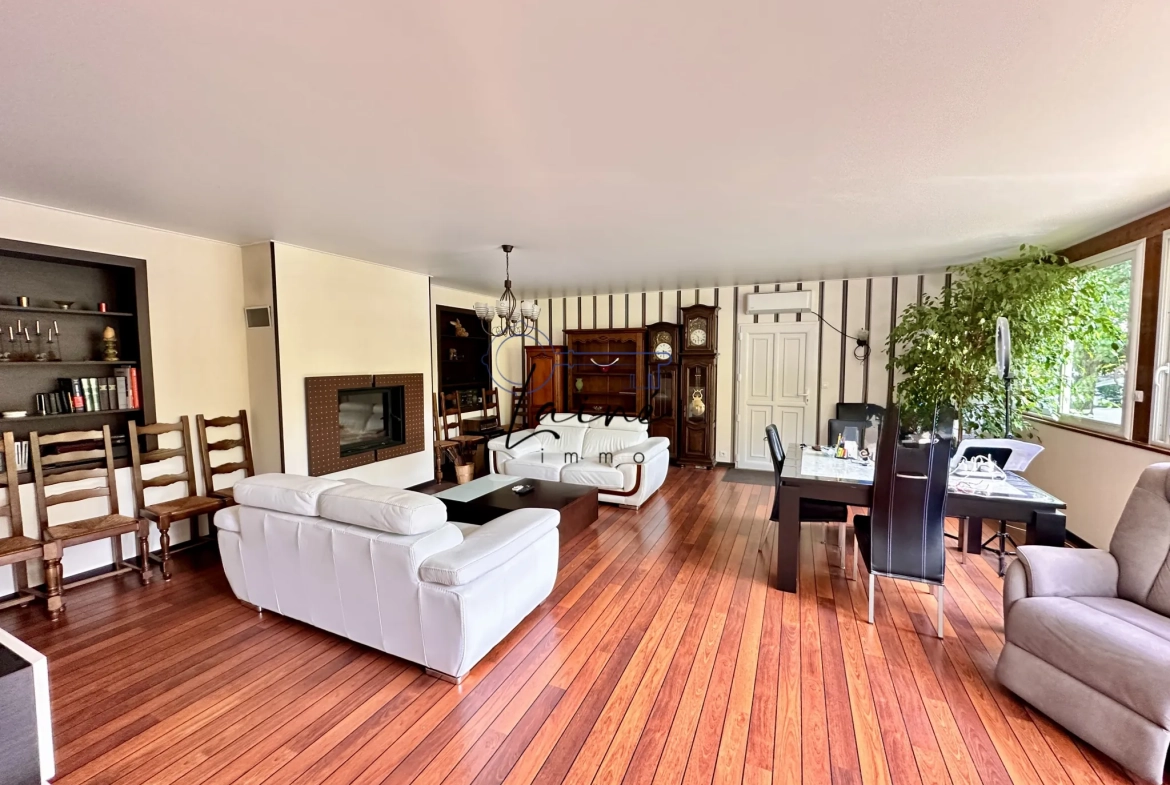 Maison lumineuse de 140 m² avec terrain arboré à Bergerac 
