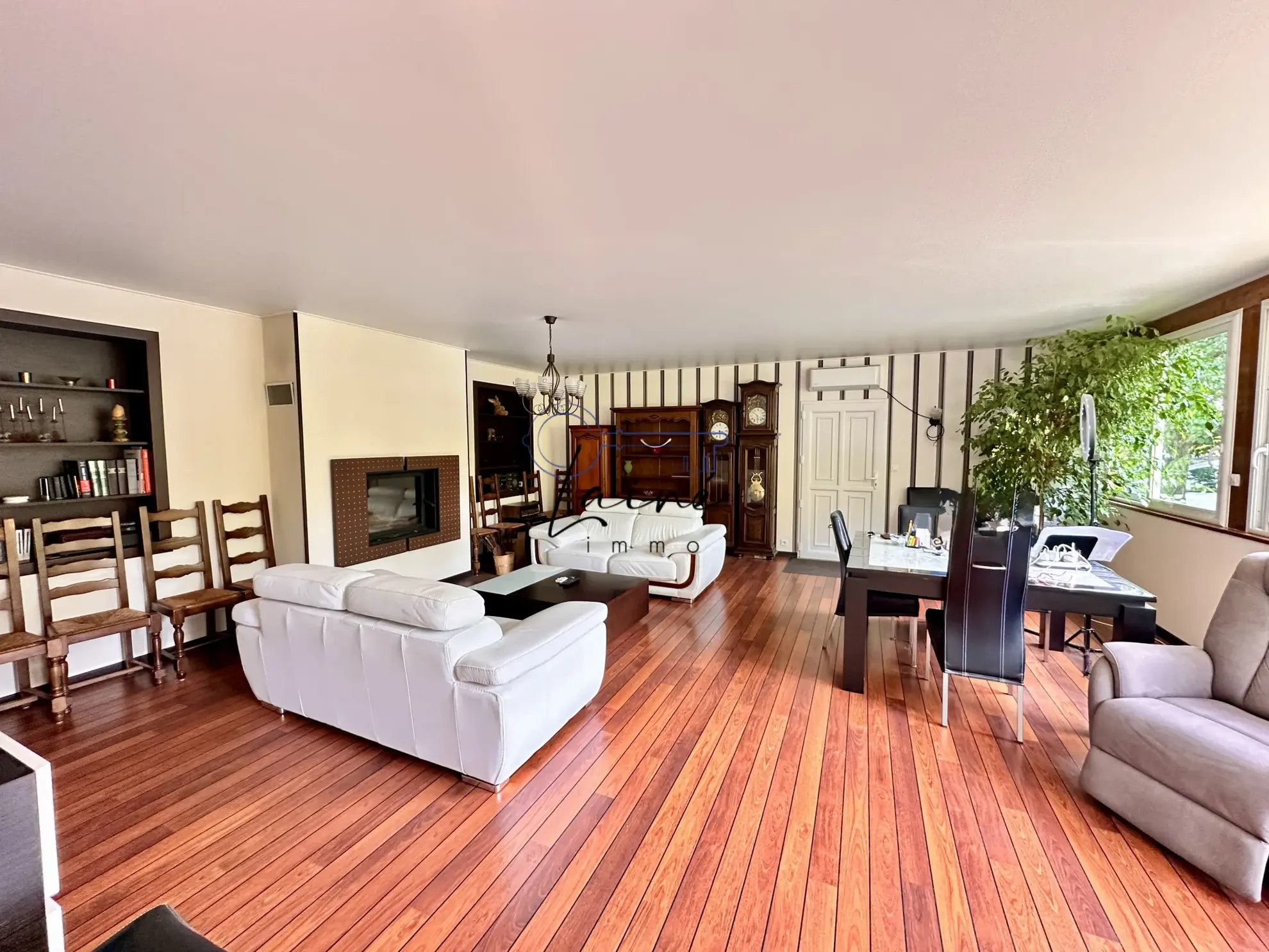 Maison lumineuse de 140 m² avec terrain arboré à Bergerac 