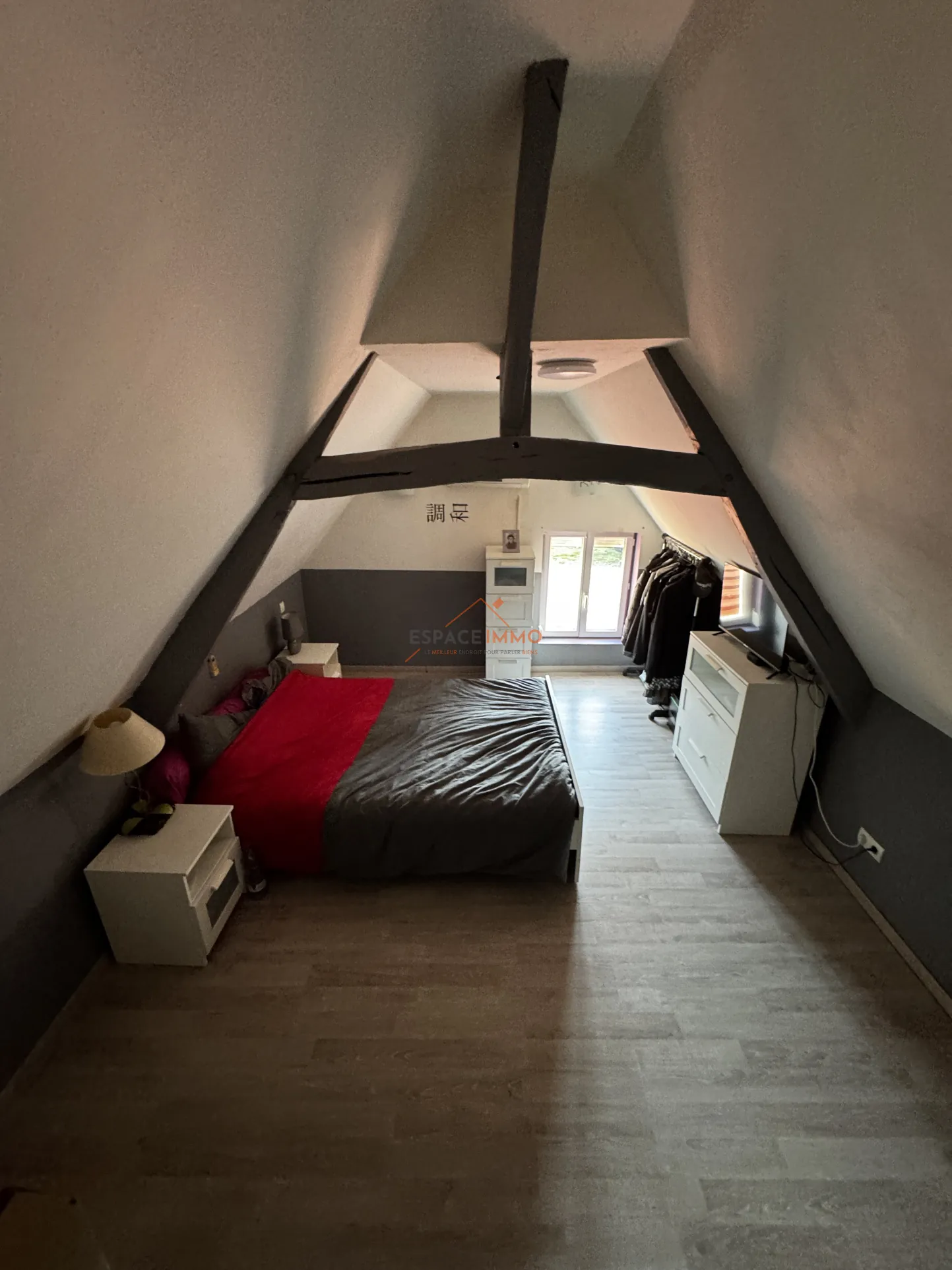 Maison semi-individuelle rénovée à Roeulx avec jardin et garage 