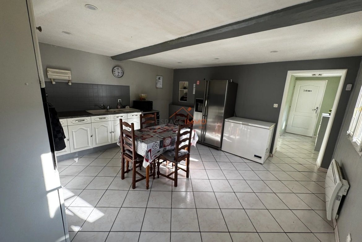 Maison semi-individuelle rénovée à Roeulx avec jardin et garage 