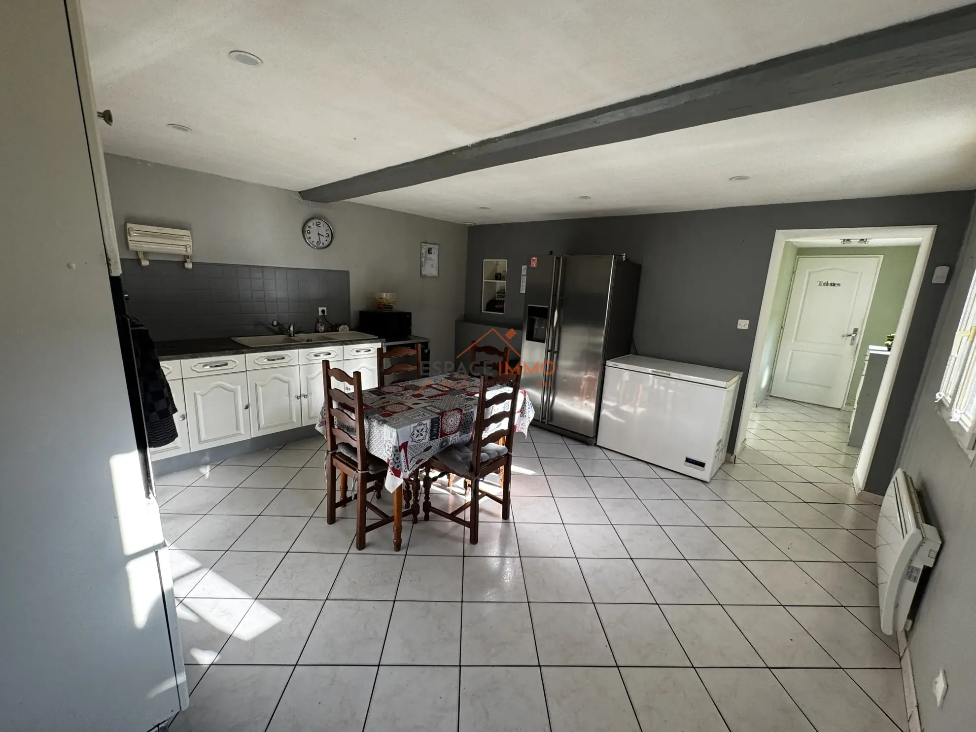 Maison semi-individuelle rénovée à Roeulx avec jardin et garage 