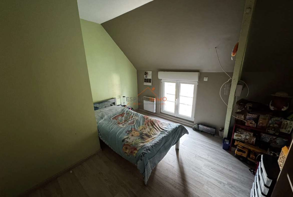 Maison semi-individuelle rénovée à Roeulx avec jardin et garage 