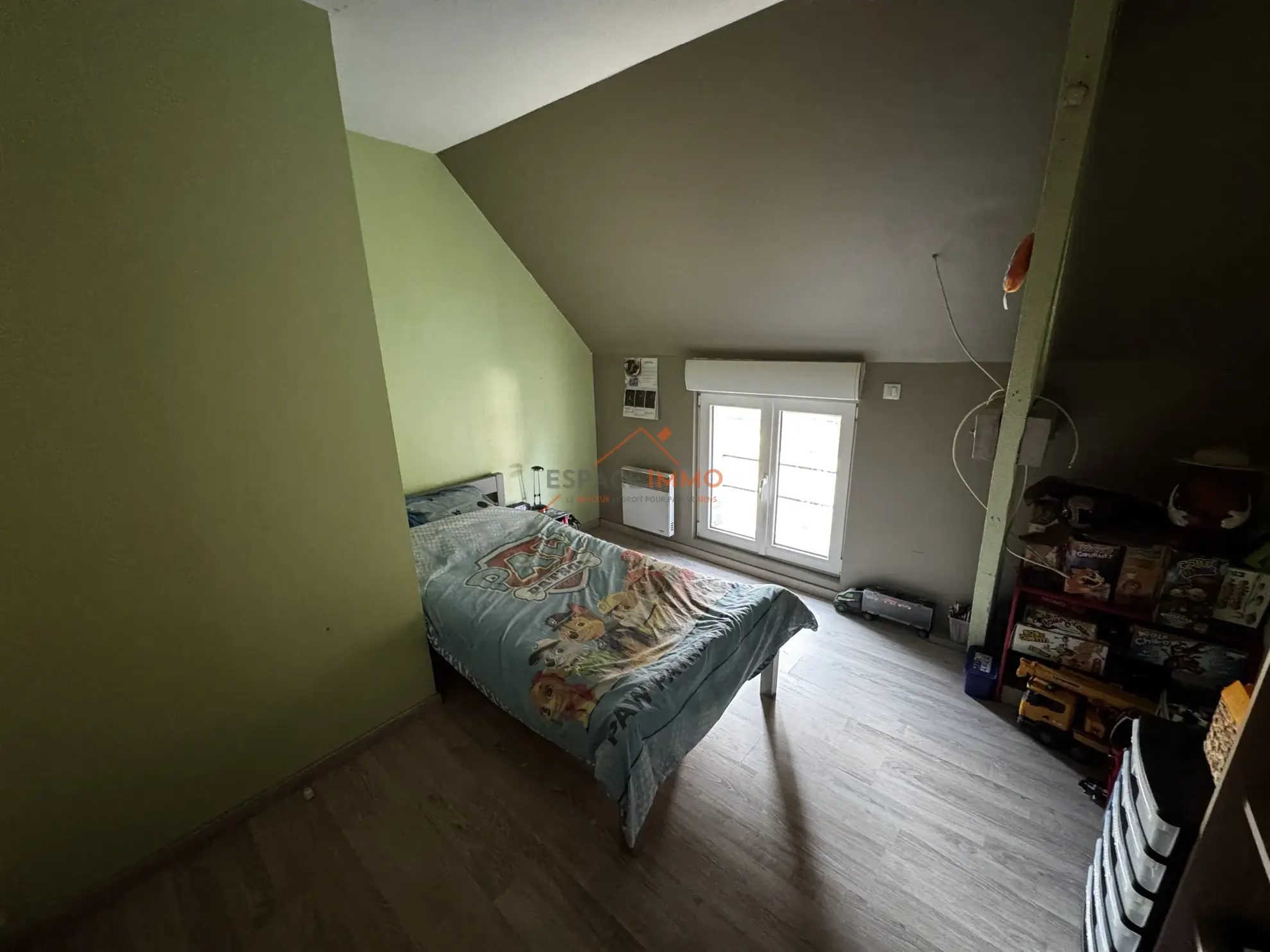 Maison semi-individuelle rénovée à Roeulx avec jardin et garage 