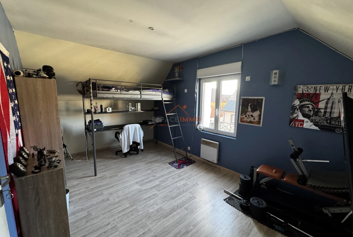 Maison semi-individuelle rénovée à Roeulx avec jardin et garage 