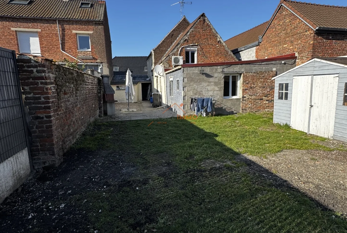 Maison semi-individuelle rénovée à Roeulx avec jardin et garage 