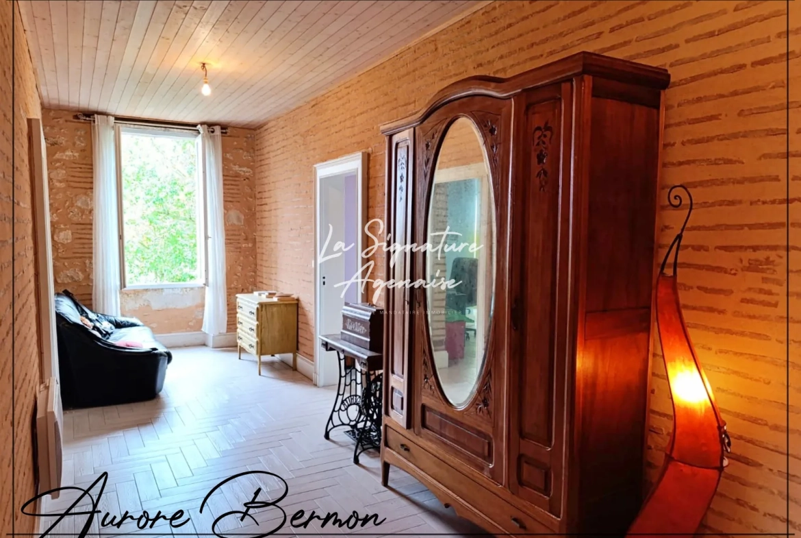 Belle maison en pierre de 253 m² avec terrain arboré de 3000 m² à Damazan 