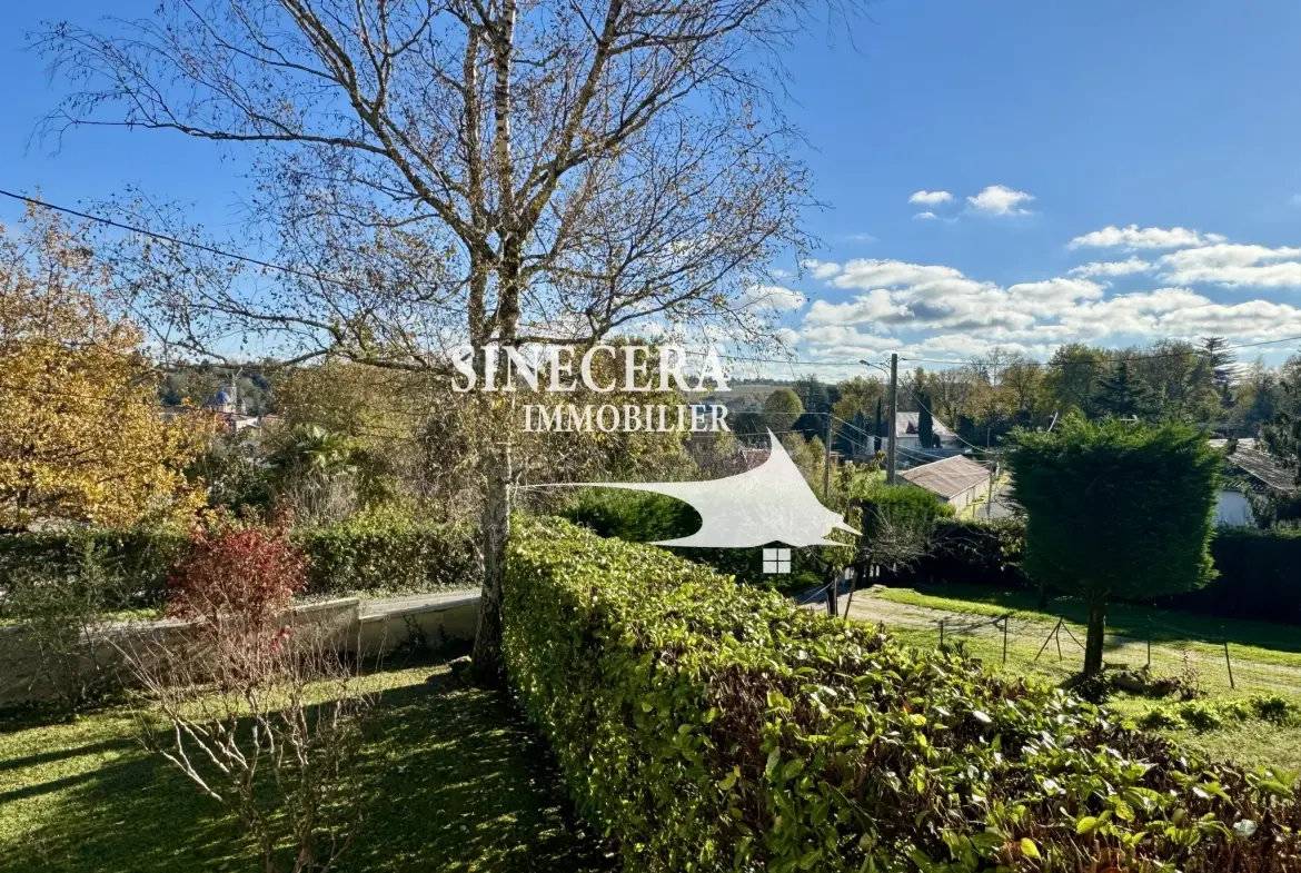 Charmante maison de 130m² à Ribérac avec dépendance et garage, secteur calme 