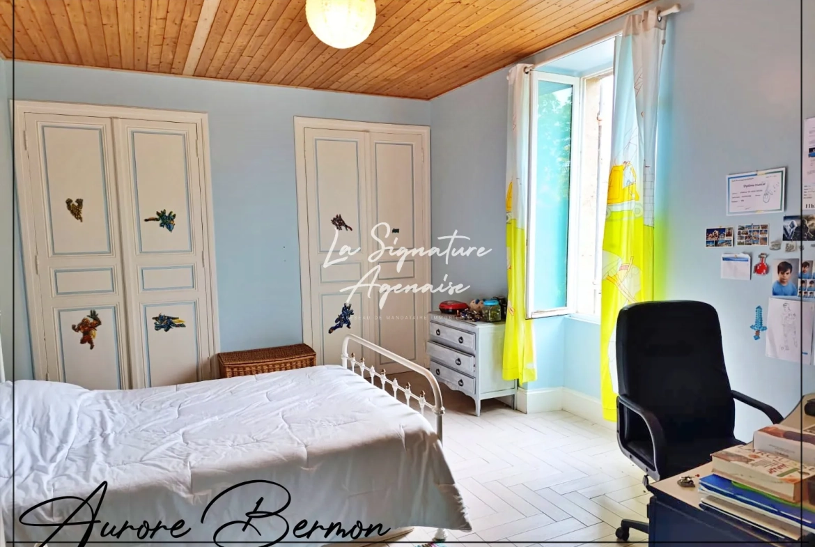 Belle maison en pierre de 253 m² avec terrain arboré de 3000 m² à Damazan 