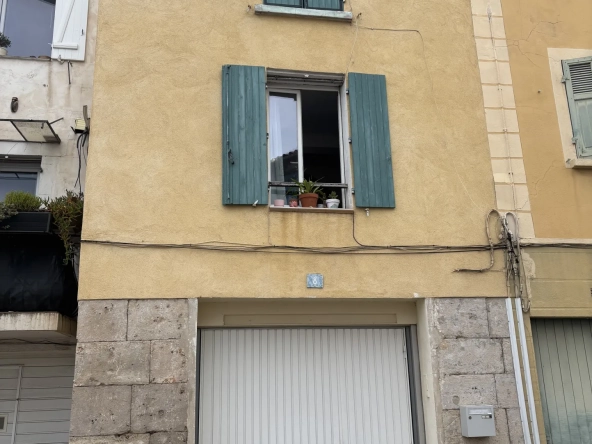 Immeuble résidentiel à vendre à Sollies Pont avec deux appartements loués