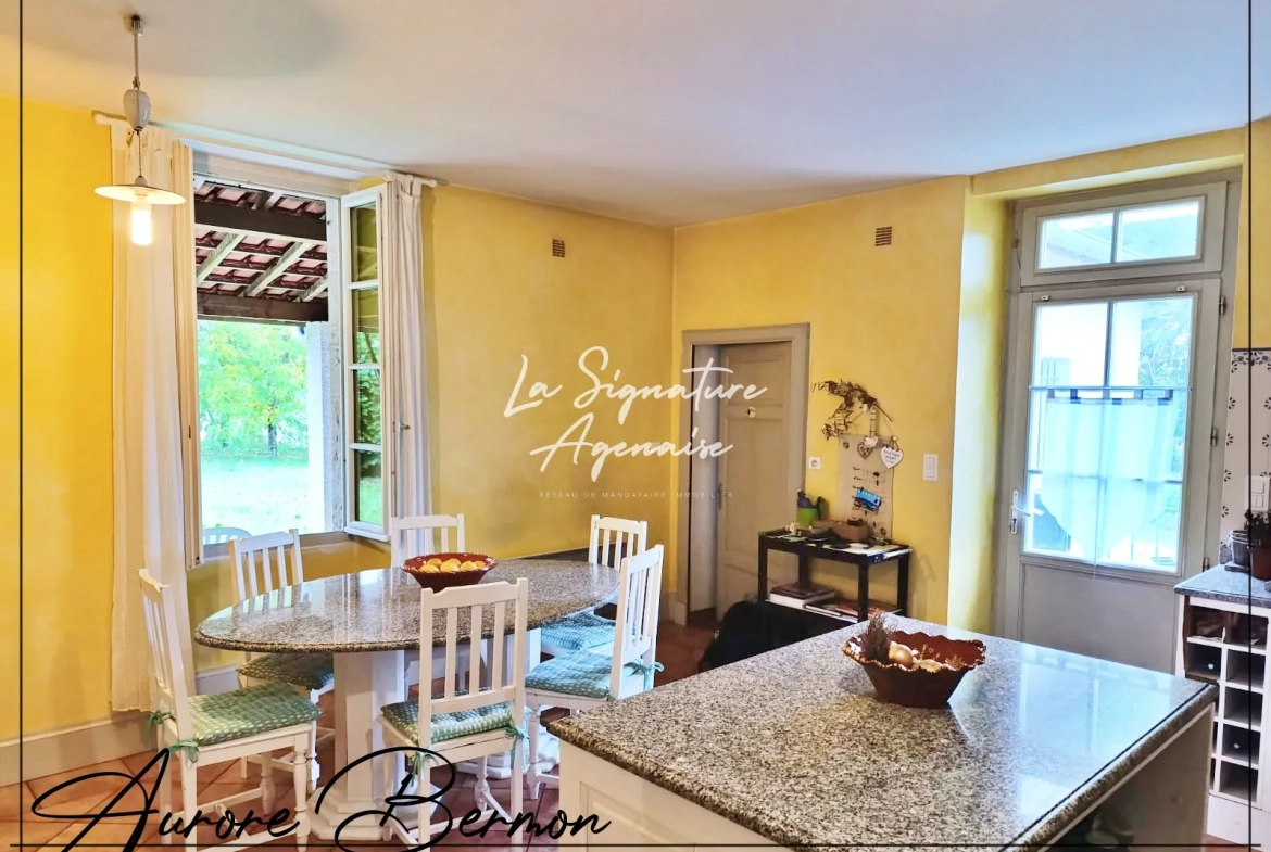 Belle maison en pierre de 253 m² avec terrain arboré de 3000 m² à Damazan 
