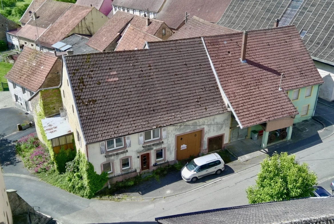 Maison de village à rénover à Dehlingen, 5 chambres, grand potentiel, charmant village 