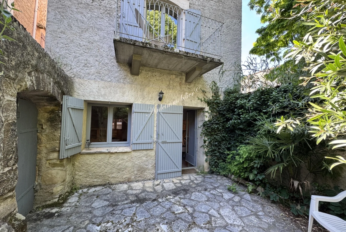 Charmante maison de village avec cour et balcon à Limoux 