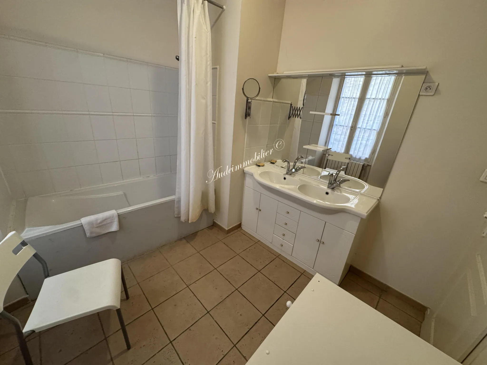 Charmante maison de village avec cour et balcon à Limoux 