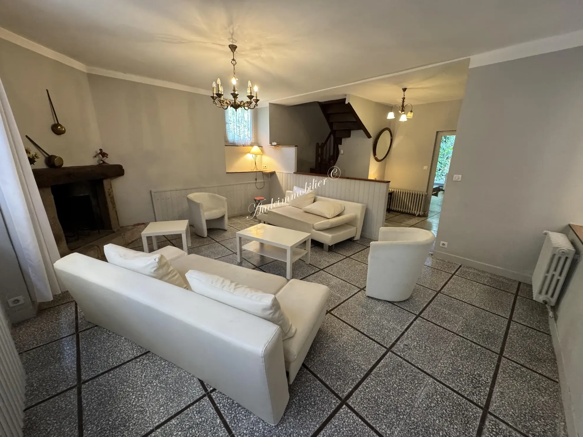 Charmante maison de village avec cour et balcon à Limoux 