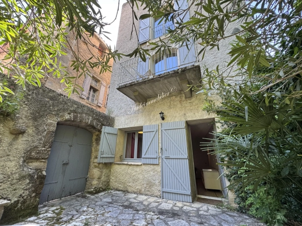 Charmante maison de village avec cour et balcon à Limoux