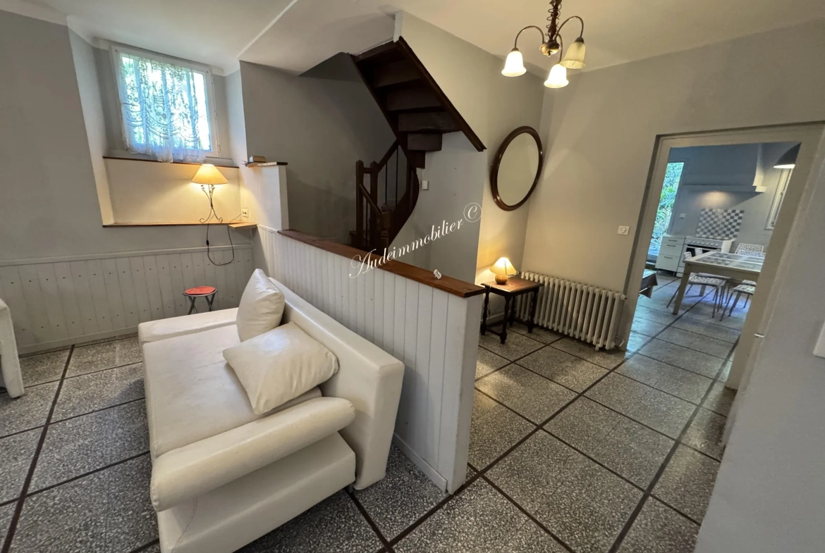Charmante maison de village avec cour et balcon à Limoux 