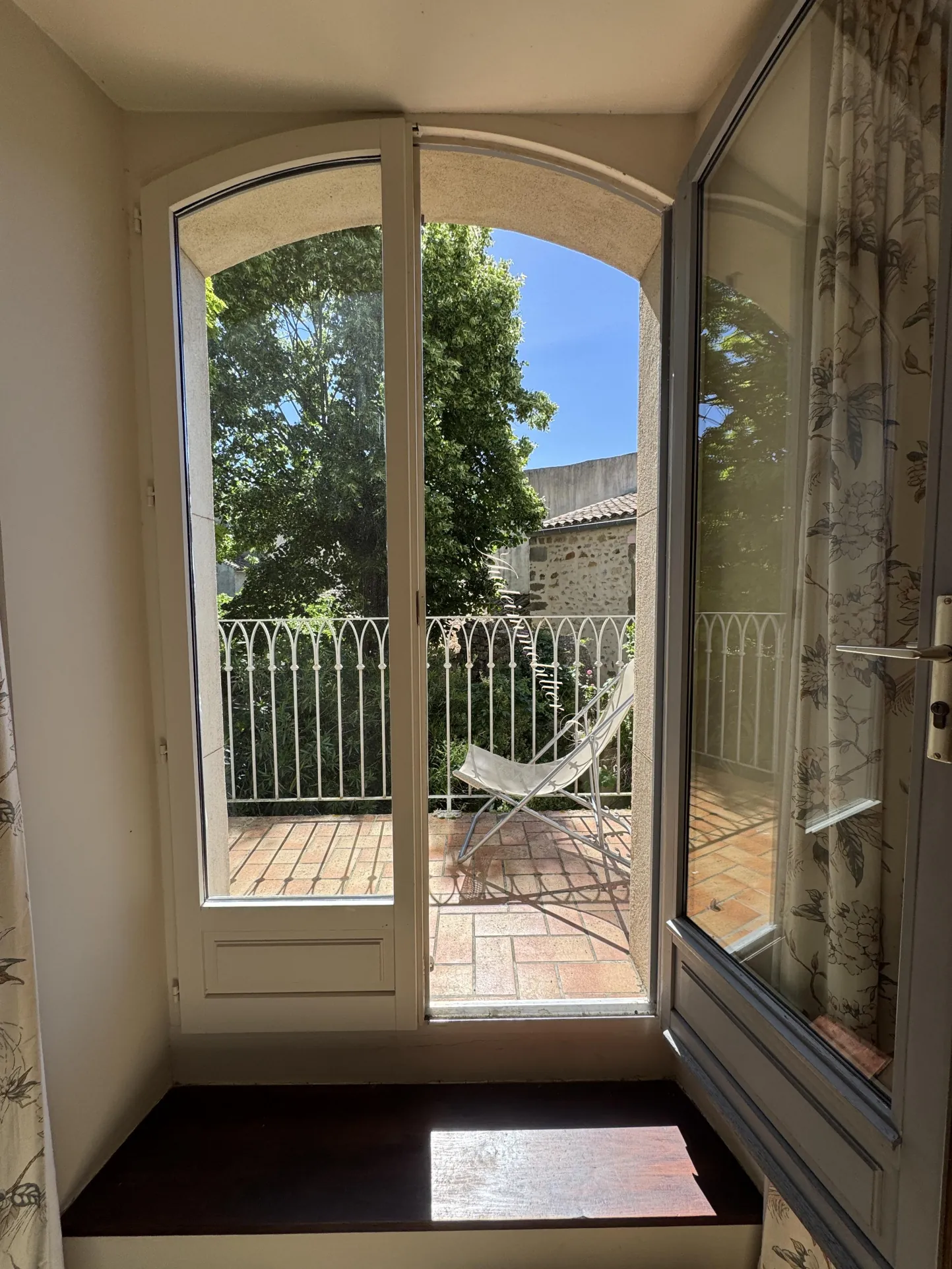 Charmante maison de village avec cour et balcon à Limoux 