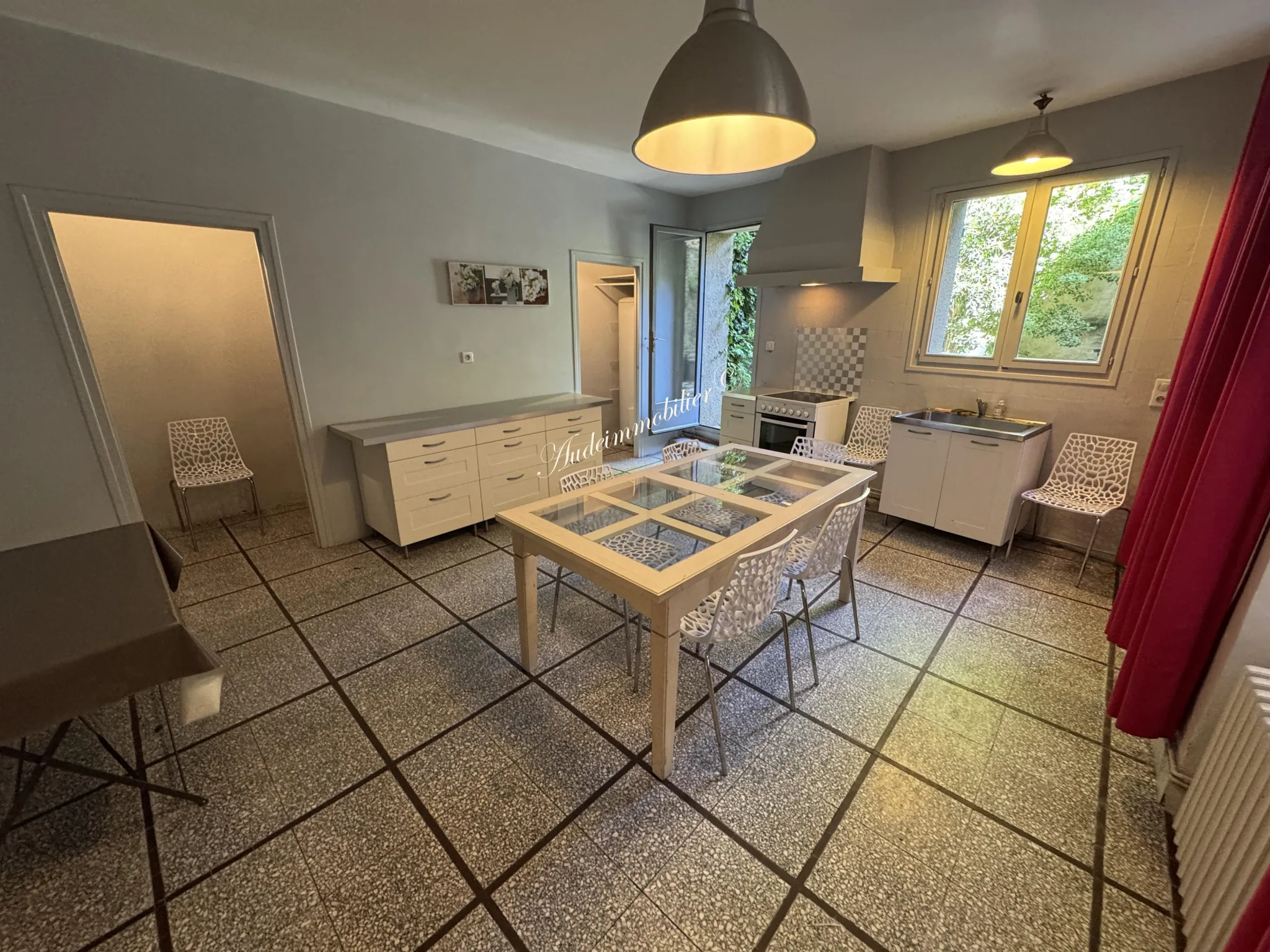 Charmante maison de village avec cour et balcon à Limoux 
