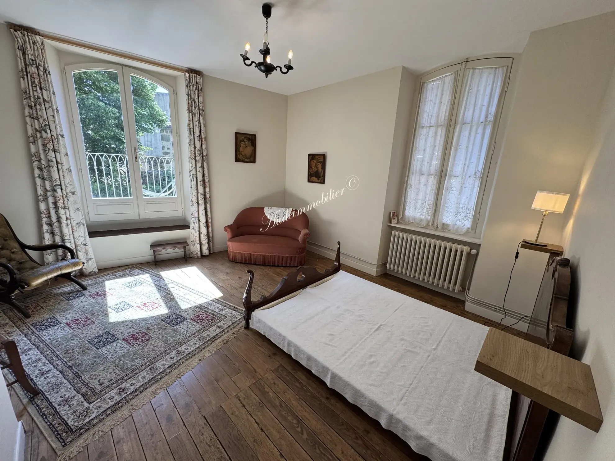 Charmante maison de village avec cour et balcon à Limoux 