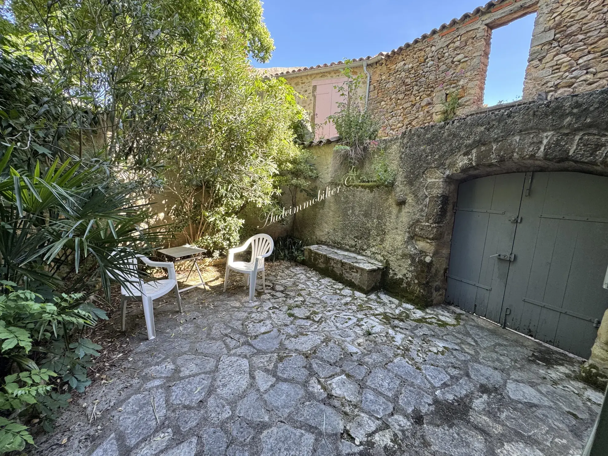 Charmante maison de village avec cour et balcon à Limoux 
