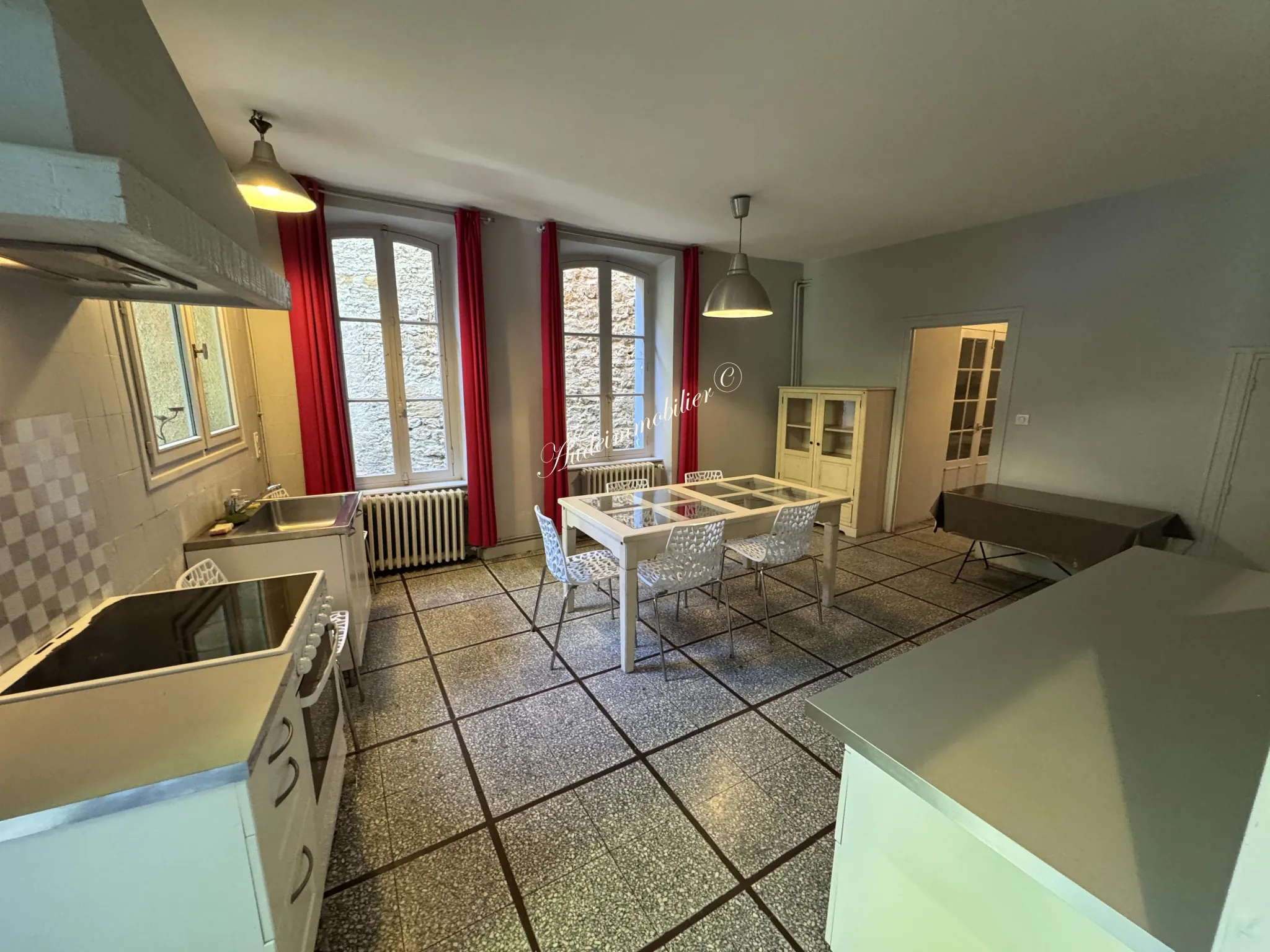 Charmante maison de village avec cour et balcon à Limoux 