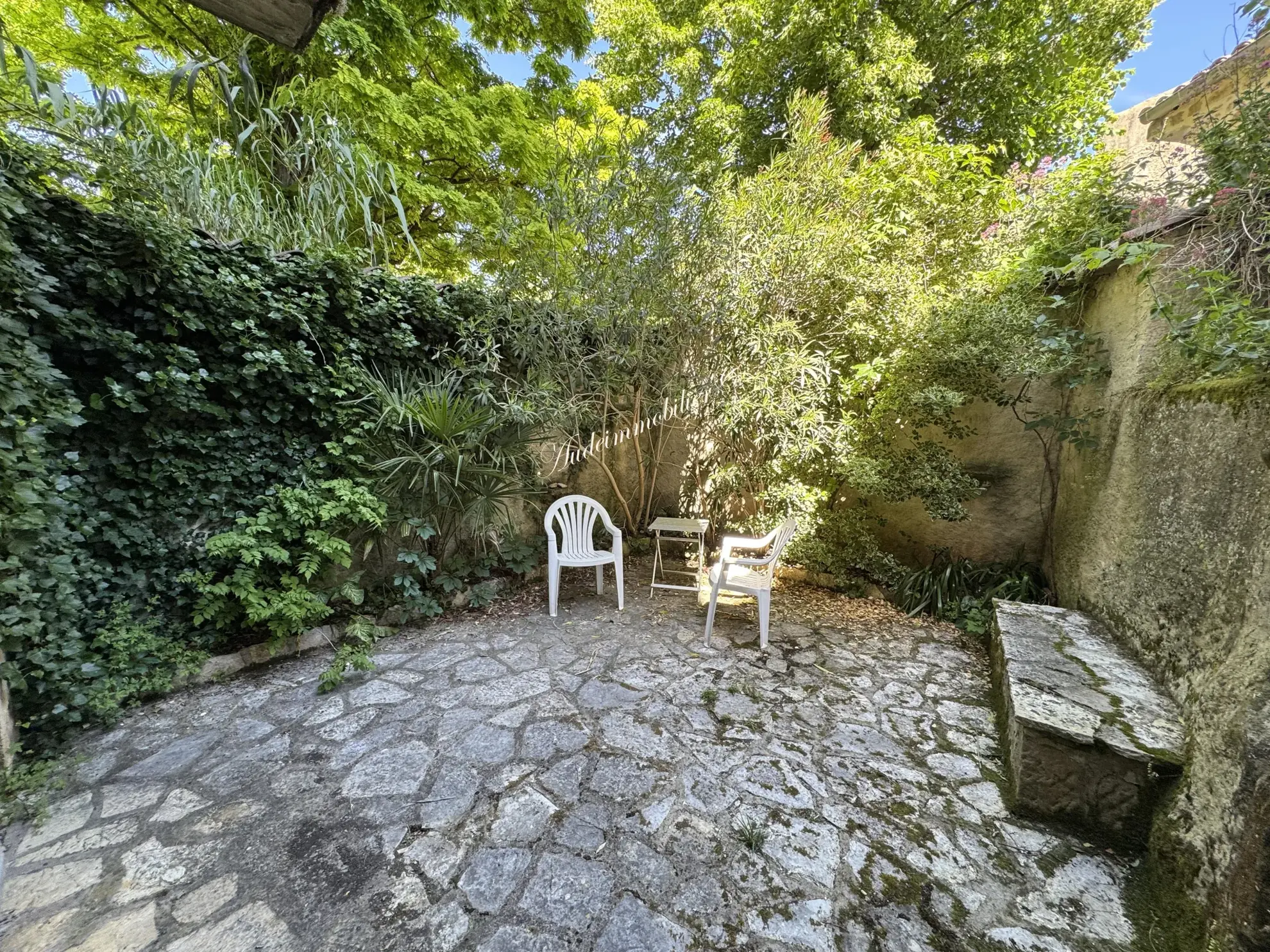 Charmante maison de village avec cour et balcon à Limoux 