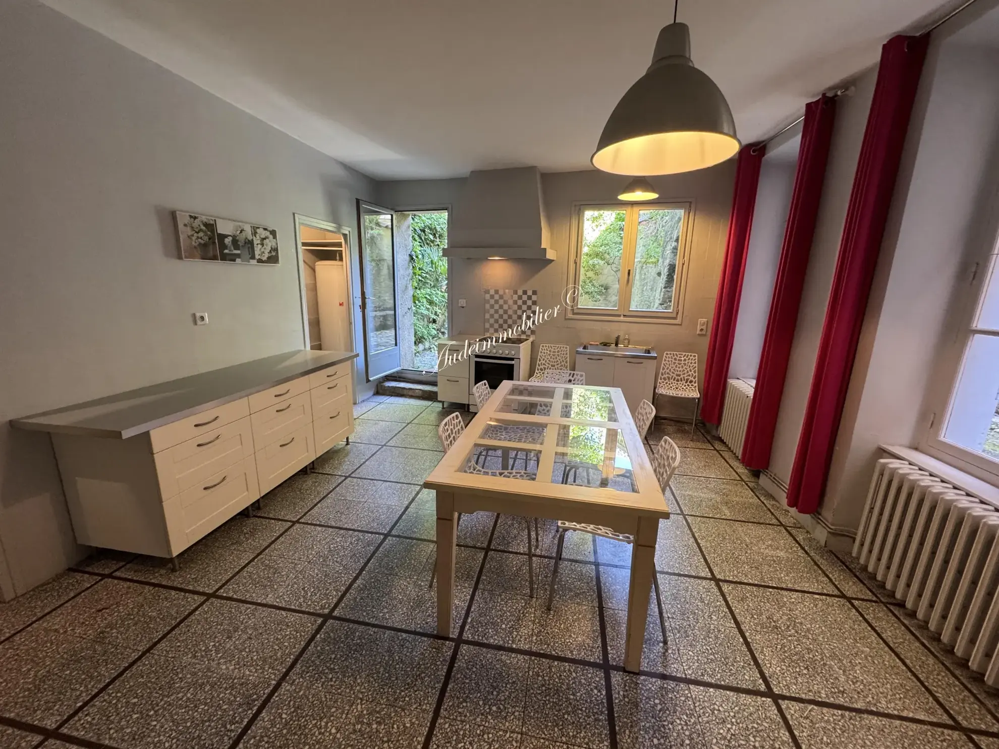 Charmante maison de village avec cour et balcon à Limoux 